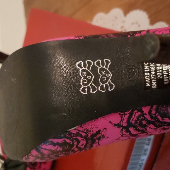 JustFab Size 8 Hot Pink Skull & Roses Spike Heels - Picture 5 of 7